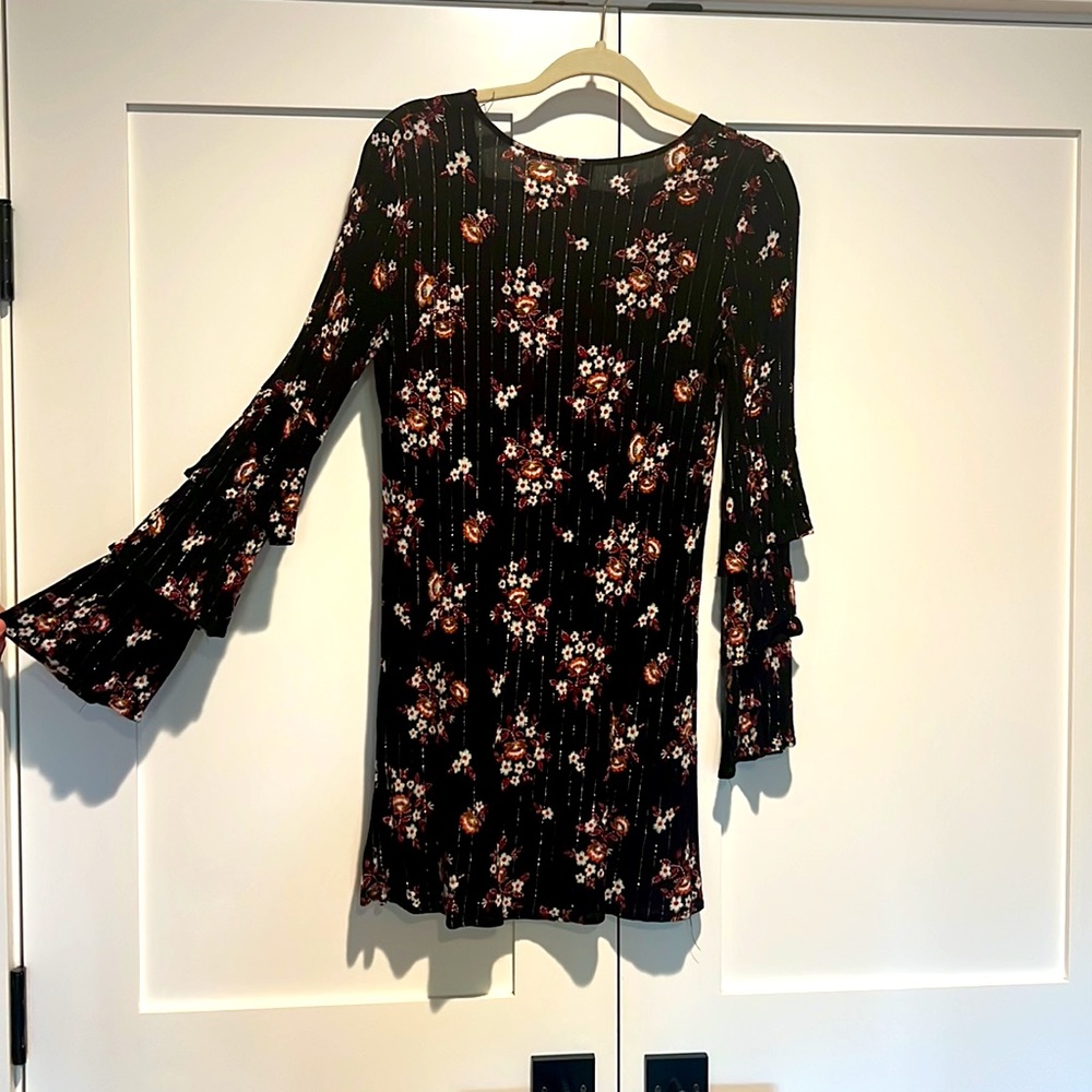 Floral Ruffle Sleeve Dress - Picture 4 of 4